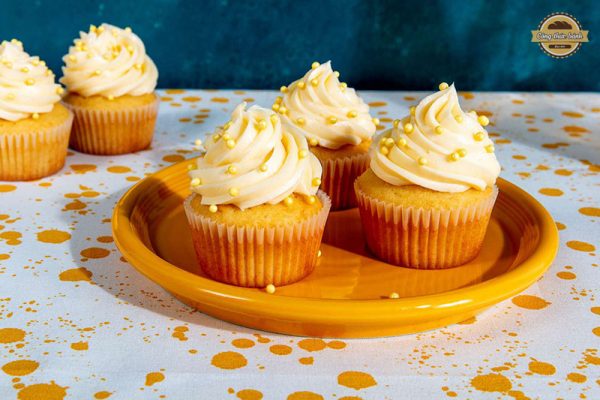 Việc trang trí kem và Topping cho chiếc bánh Cupcake trở nên bắt mắt, dễ thương hơn rất nhiều