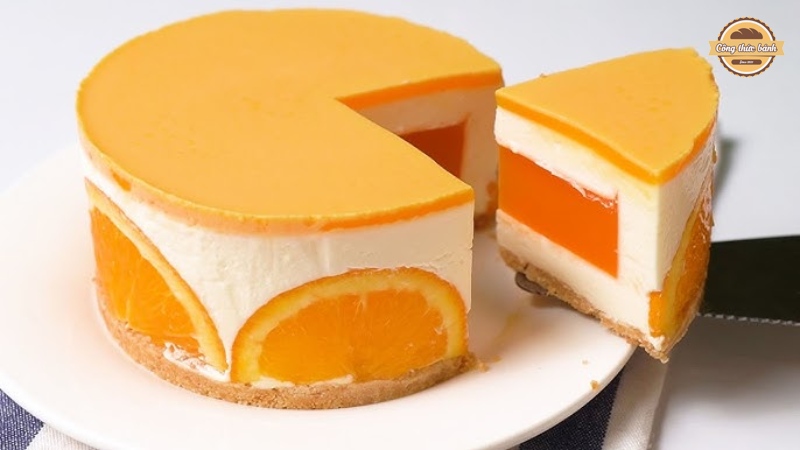 Chiếc bánh Mousse độc đáo với từng lát cam được trang trí ở thân bánh